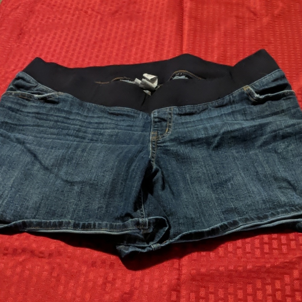Maternity shorts